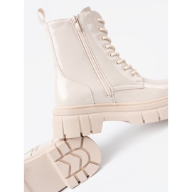 Shelvt Stylowe workery lakierowane w odcieniu jasnobeżowym 2