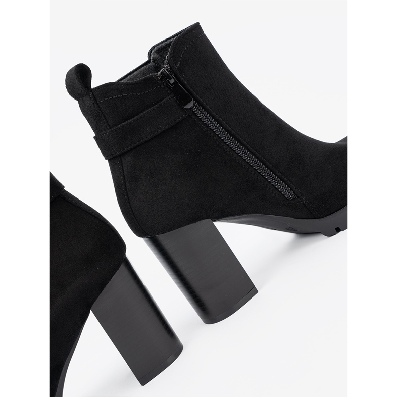 Shelvt Czarne botki na słupku z ozdobną klamrą 1