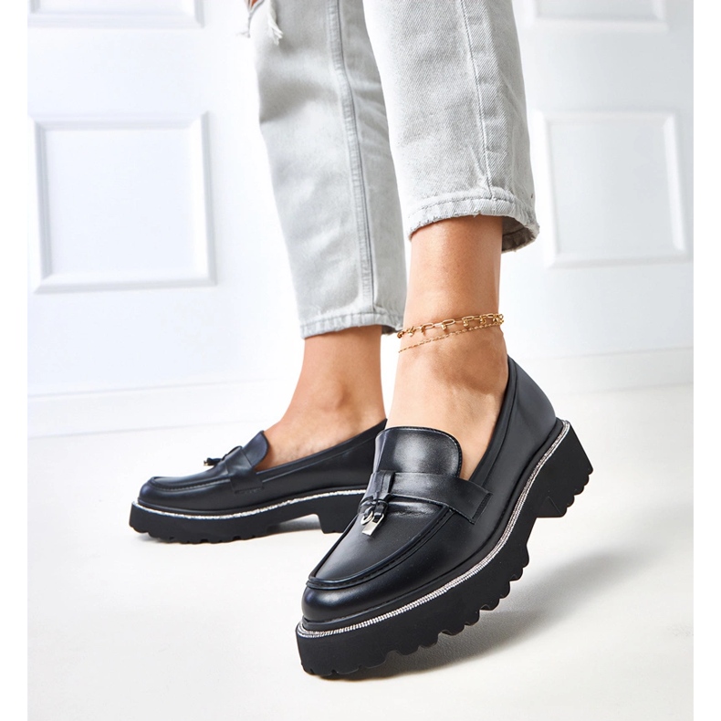 Czarne mokasyny z ozdobą i cyrkoniami Katrena 1