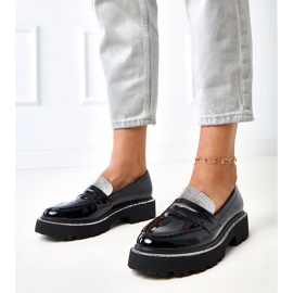 Czarne mokasyny lakierowane zdobione cyrkoniami Laures 1