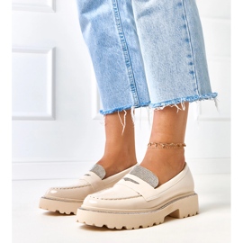 Beżowe mokasyny lakierowane zdobione cyrkoniami Laures beżowy 1