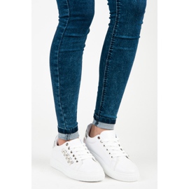 Białe trampki z koralikami 2