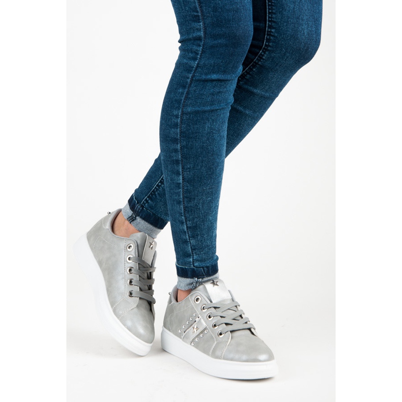 Srebrne wiązane trampki szare 2