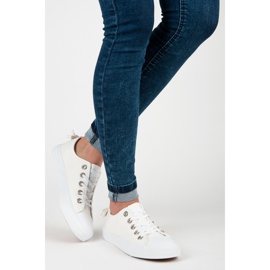 Białe trampki z kokardką 2