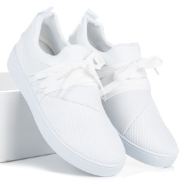 Białe buty sportowe 1