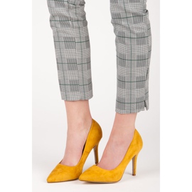 Żółte zamszowe szpilki 2