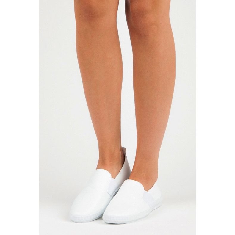 Białe Slipony MCKEYLOR 1