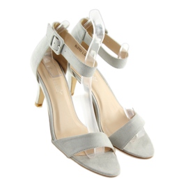 Sandałki na niewysokim obcasie szare BL0763 1