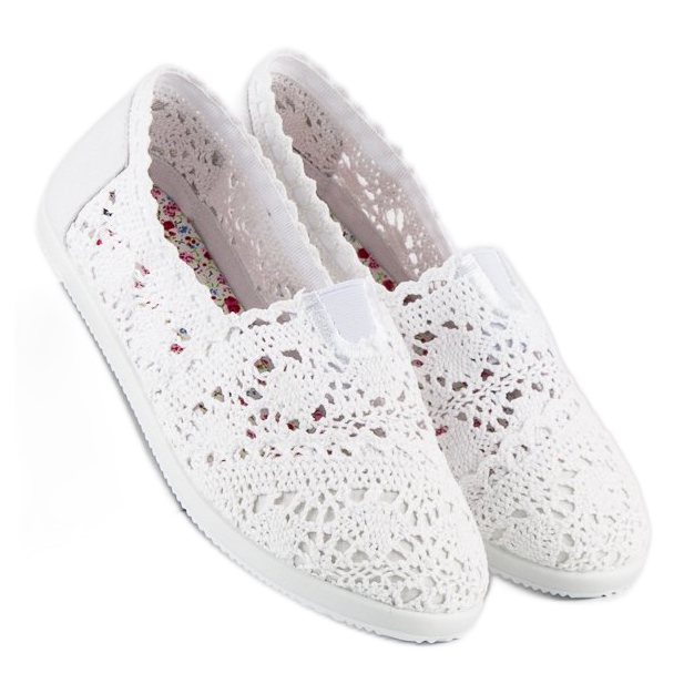 Białe koronkowe baleriny 1