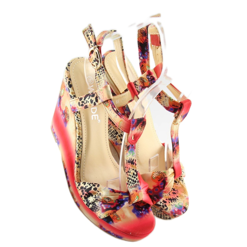 Atłasowe sandałki na koturnie 903 red czerwone 1