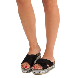 Czarne klapki na platformie 1