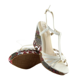 Sandałki na koturnie białe BL201 white 1