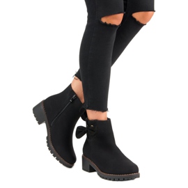 Czarne botki na obcasie 2