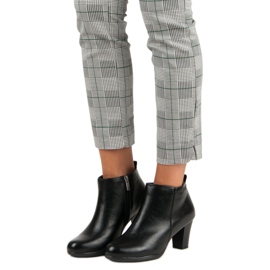 Eleganckie Botki Na Słupku VINCEZA czarne 1