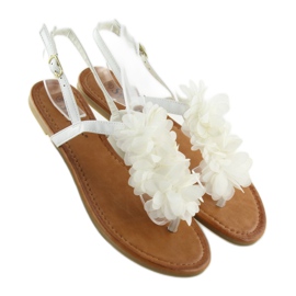 Sandałki z kwiatkami białe CK36P White 1
