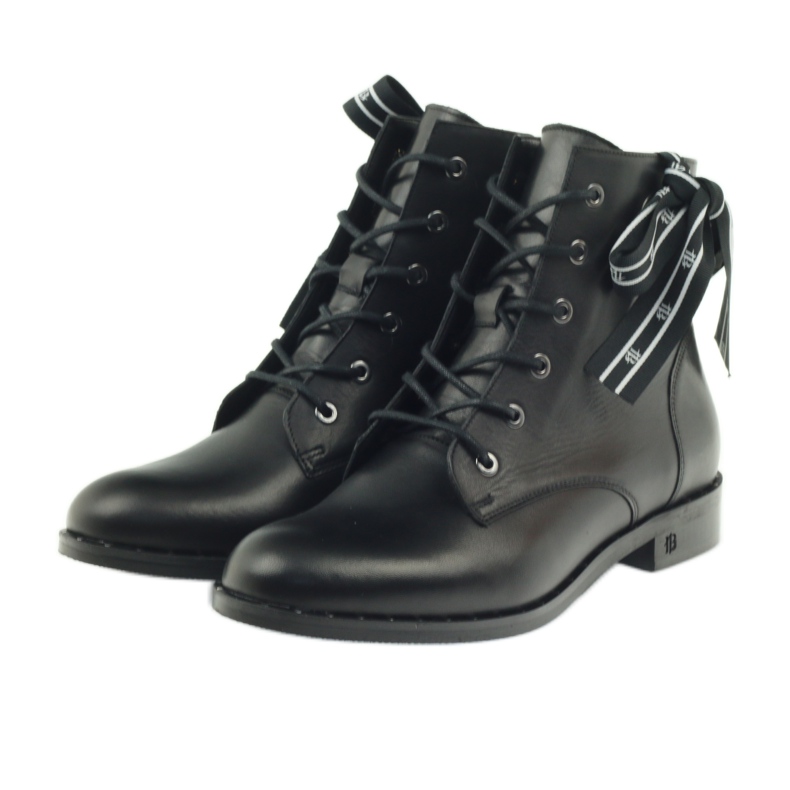 Botki zdobione kokardą i ćwiekami Badura czarne 3