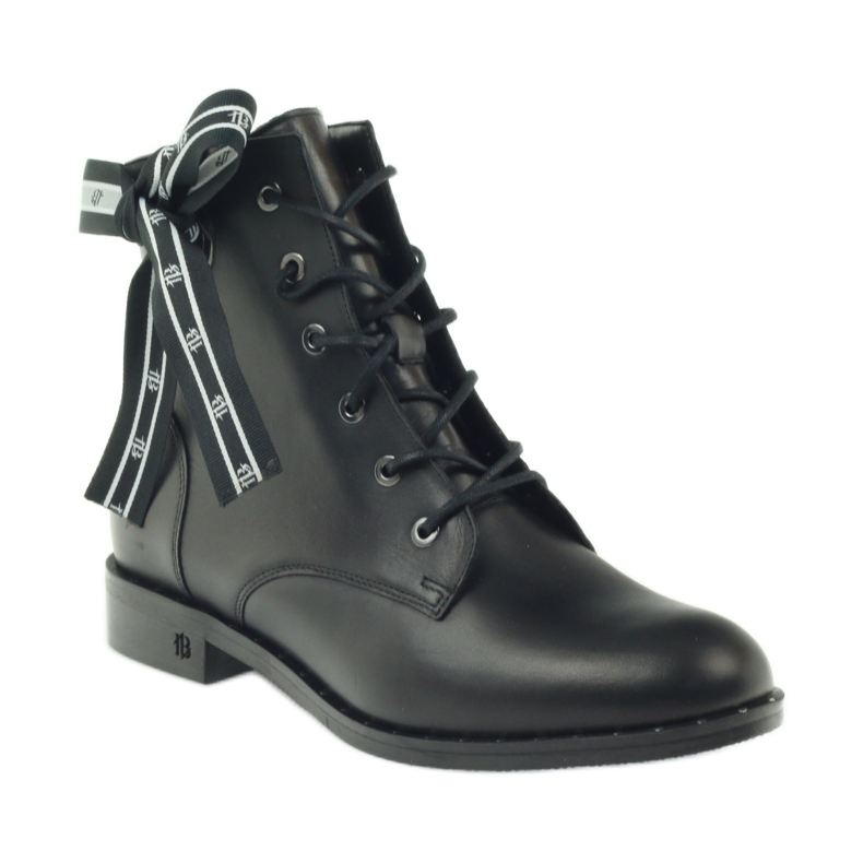 Botki zdobione kokardą i ćwiekami Badura czarne 1