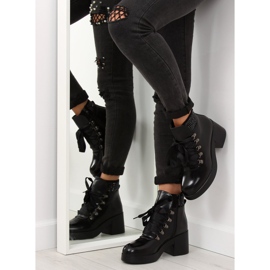 Botki na wysokiej podeszwie czarne 0-183 1