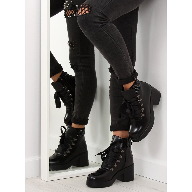 Botki na wysokiej podeszwie czarne 0-183 1