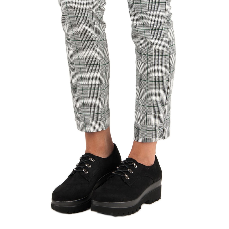 Czarne zamszowe półbuty 1