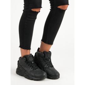 Czarne obuwie nad kostkę 2