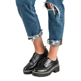 Modne wiązane półbuty czarne 1