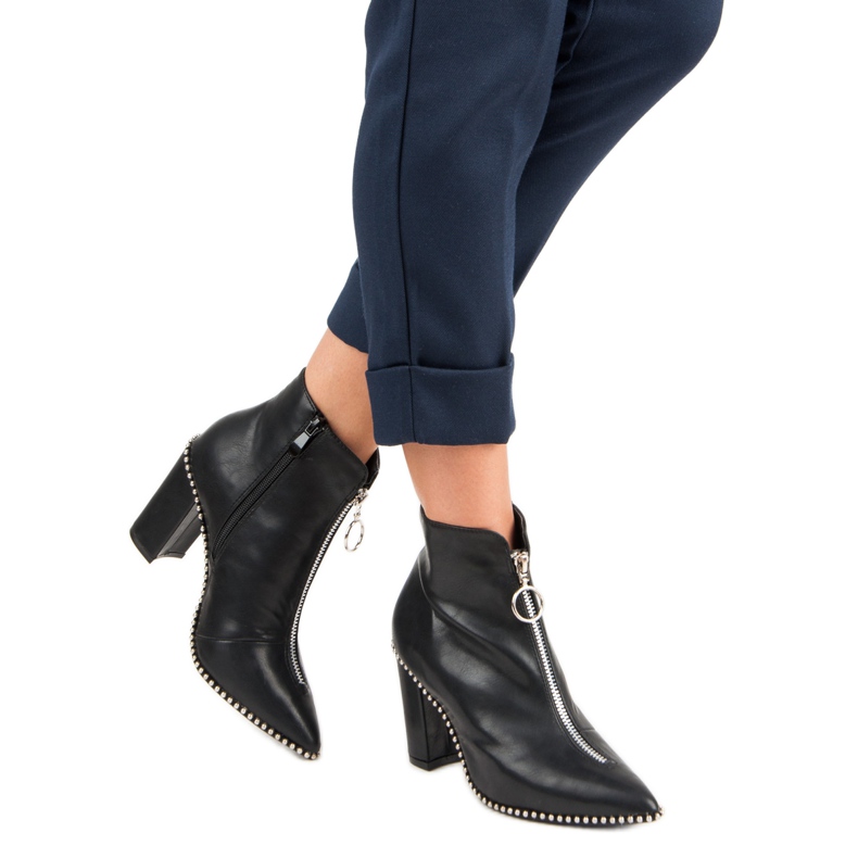 Eleganckie czarne botki 2