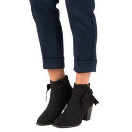 SDS Czarne botki na słupku 1