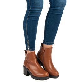 Camelowe botki na obcasie brązowe 2