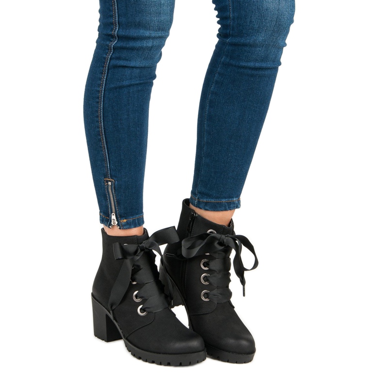 Modne czarne botki vinceza 2