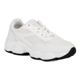 Białe obuwie sportowe 2