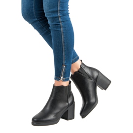 Wygodne botki na obcasie czarne 1