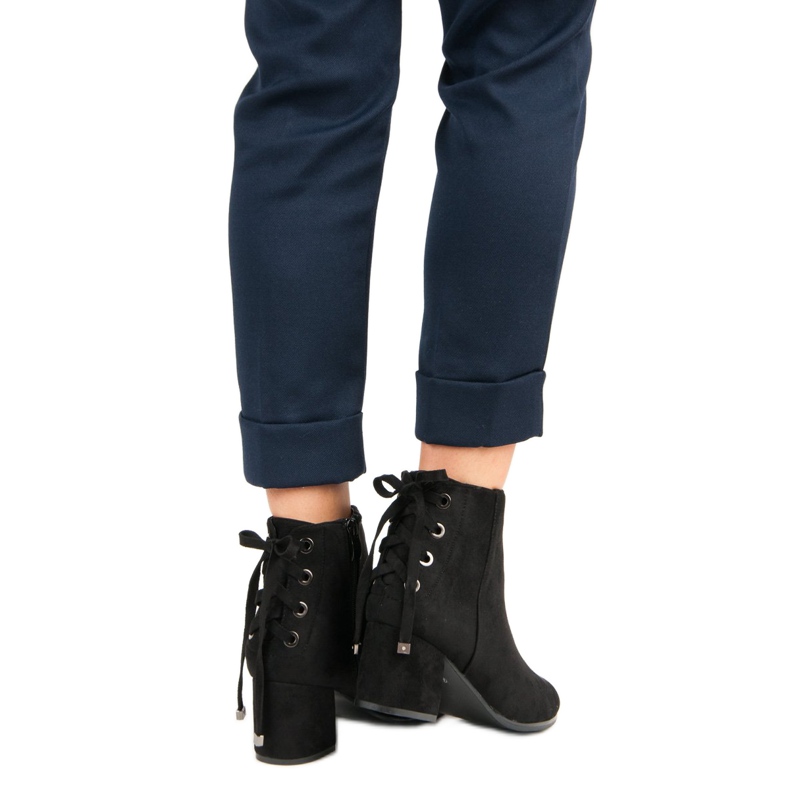 Botki damskie z wiązaniem czarne 1