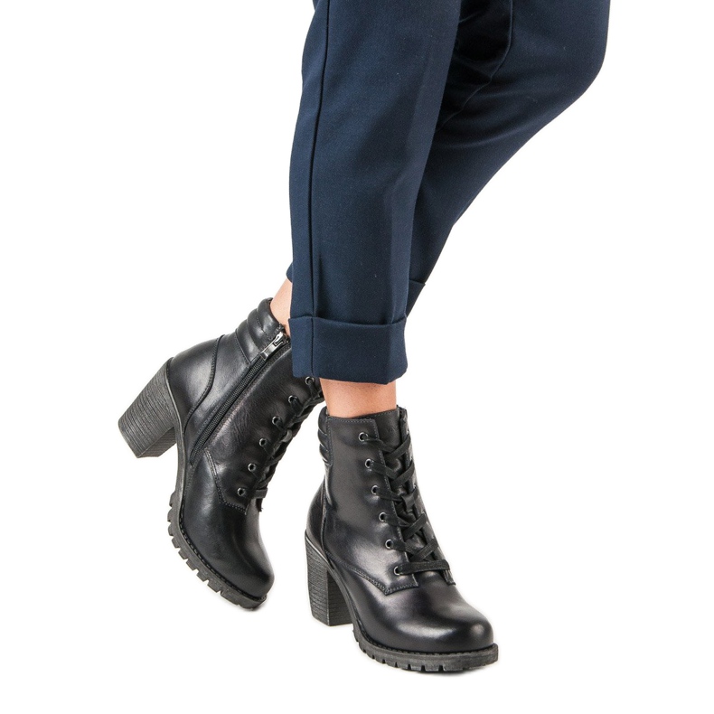 Czarne skórzanr botki na słupku vinceza 2