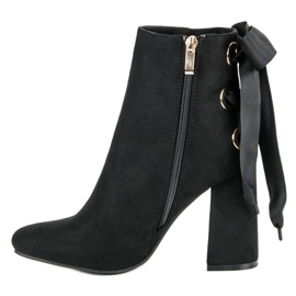 Ideal Shoes Seksowne botki na słupku czarne 1