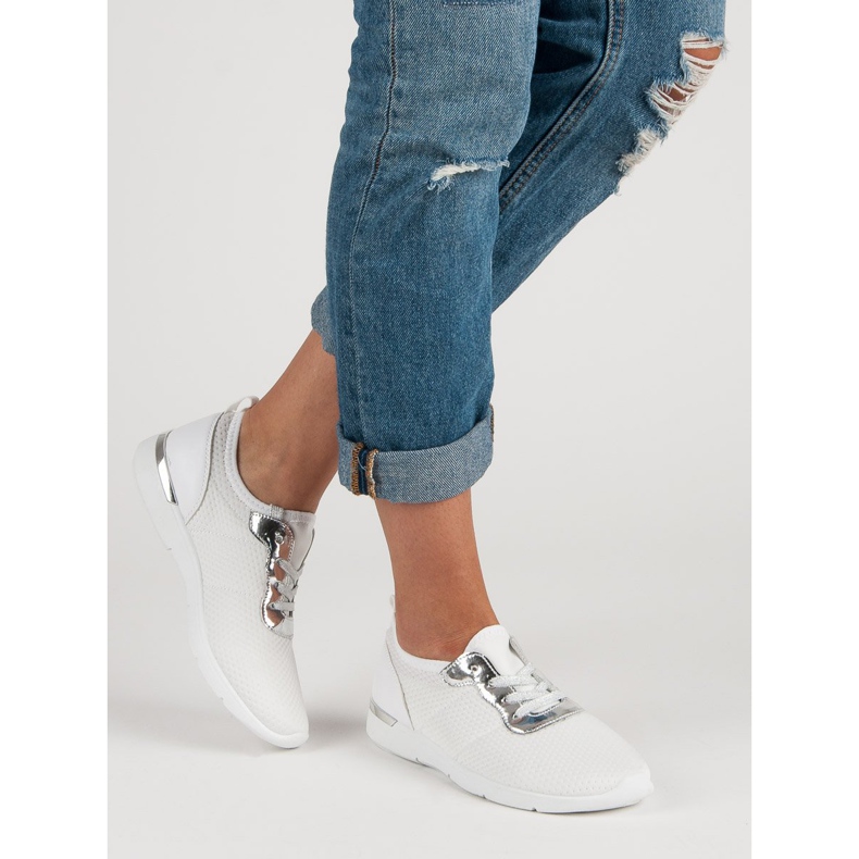 Białe buty sportowe 2