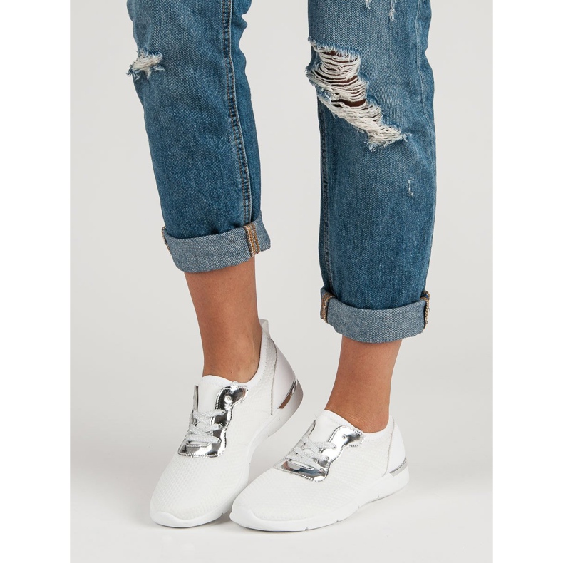 Białe buty sportowe 1