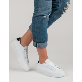 Białe Buty Sportowe czarne 1