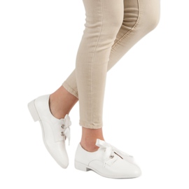 Tina&Co Wiązane Półbuty białe 1