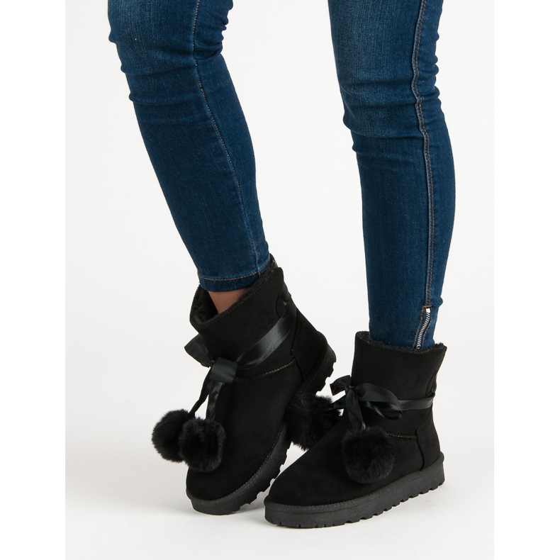Czarne Mukluki Z Pomponami 1