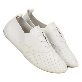 Białe Wiązane Trampki 1