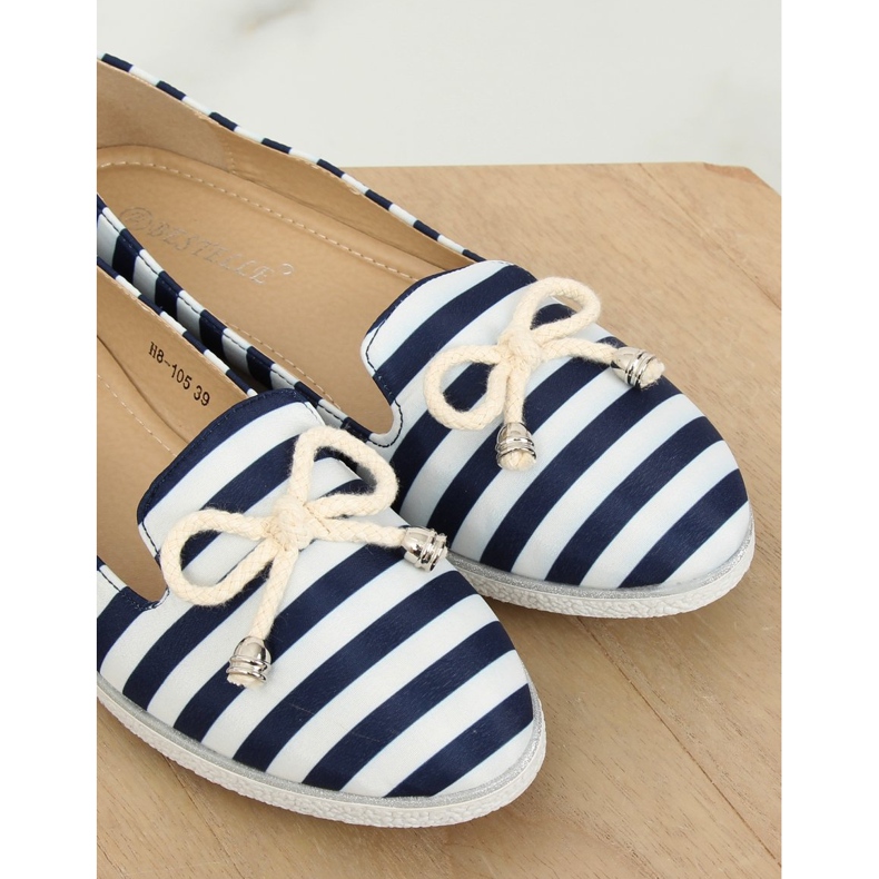 Slip-on w paski biało-granatowe H8-105 DK.BLUE białe 1
