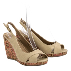 Corina Modne Sandałki Etno brązowe 2