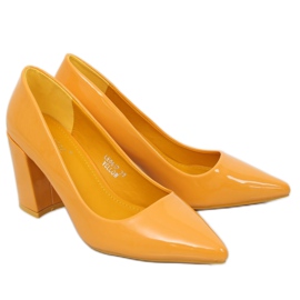 Czółenka na słupku żółte LE061P Yellow 1