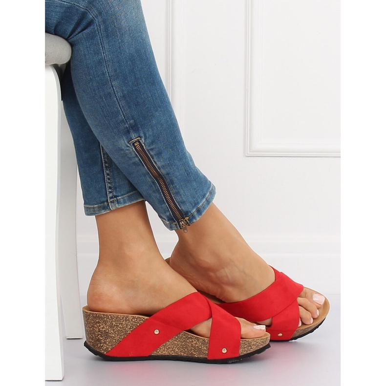 Klapki na koturnie czerwone G1560 Red 1