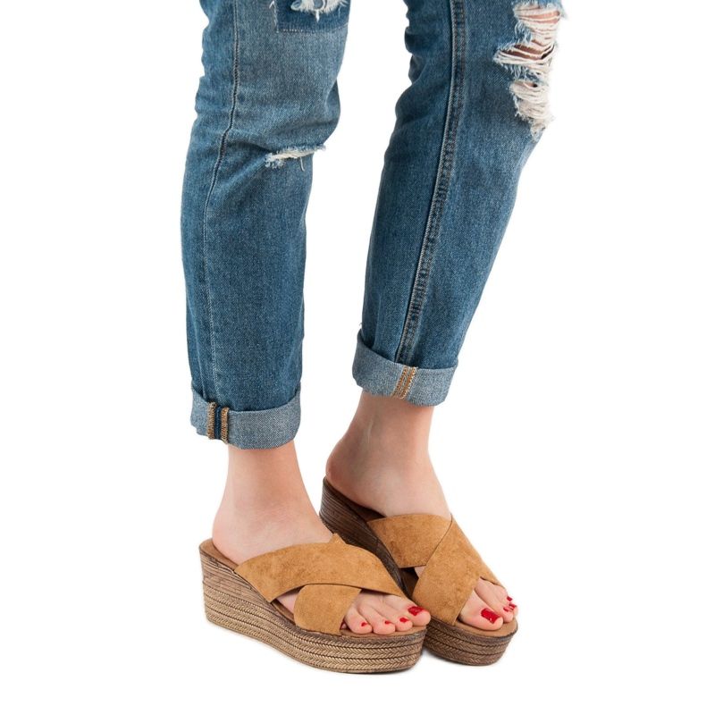 SHELOVET Camelowe Klapki Na Koturnie brązowe 2