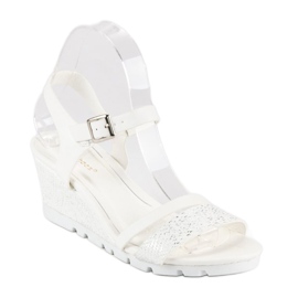 Ideal Shoes Białe Sandały Na Koturnie 2