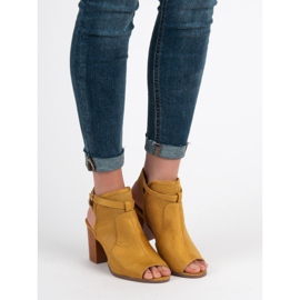 Evento Stylowe Zabudowane Sandały żółte 1