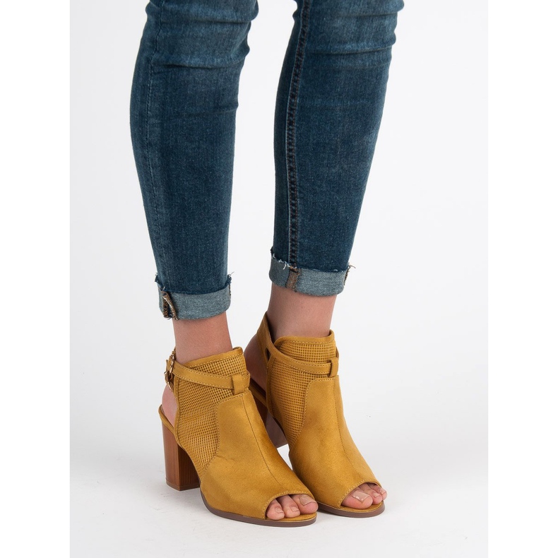 Evento Stylowe Zabudowane Sandały żółte 1