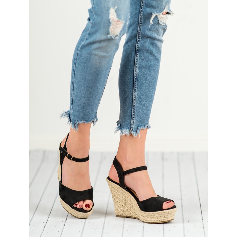 Czarne Sandałki 1